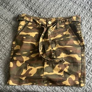 Selling a new skirt only worn 1 time